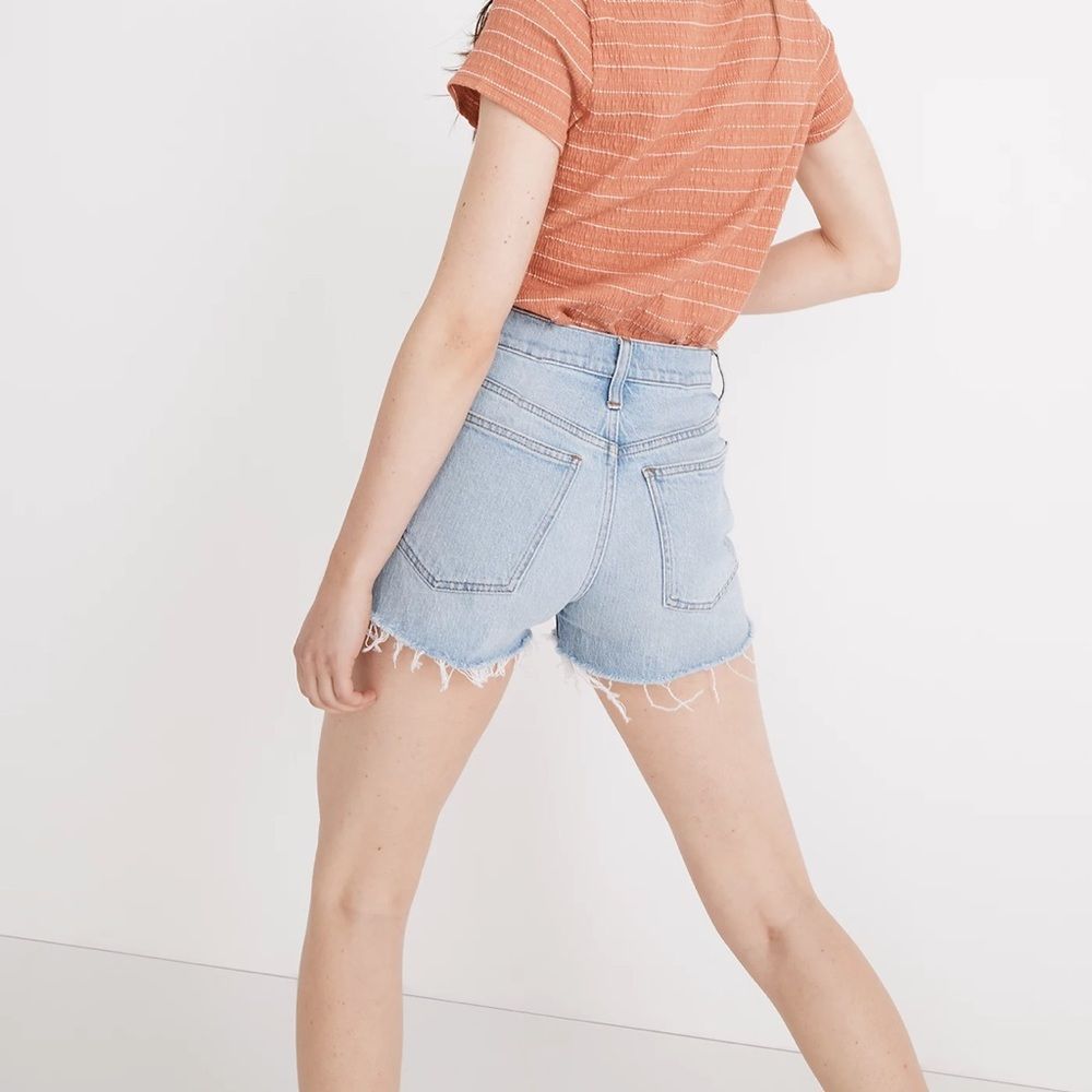 🆕Madewell The Perfect Jean Short in Fiore Wash: Destroyed Edition - Picture 3 of 6